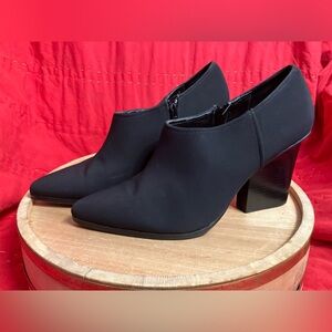 Donald J Pliner Bootie Verie Ankle Black Point Toe Size 9.5